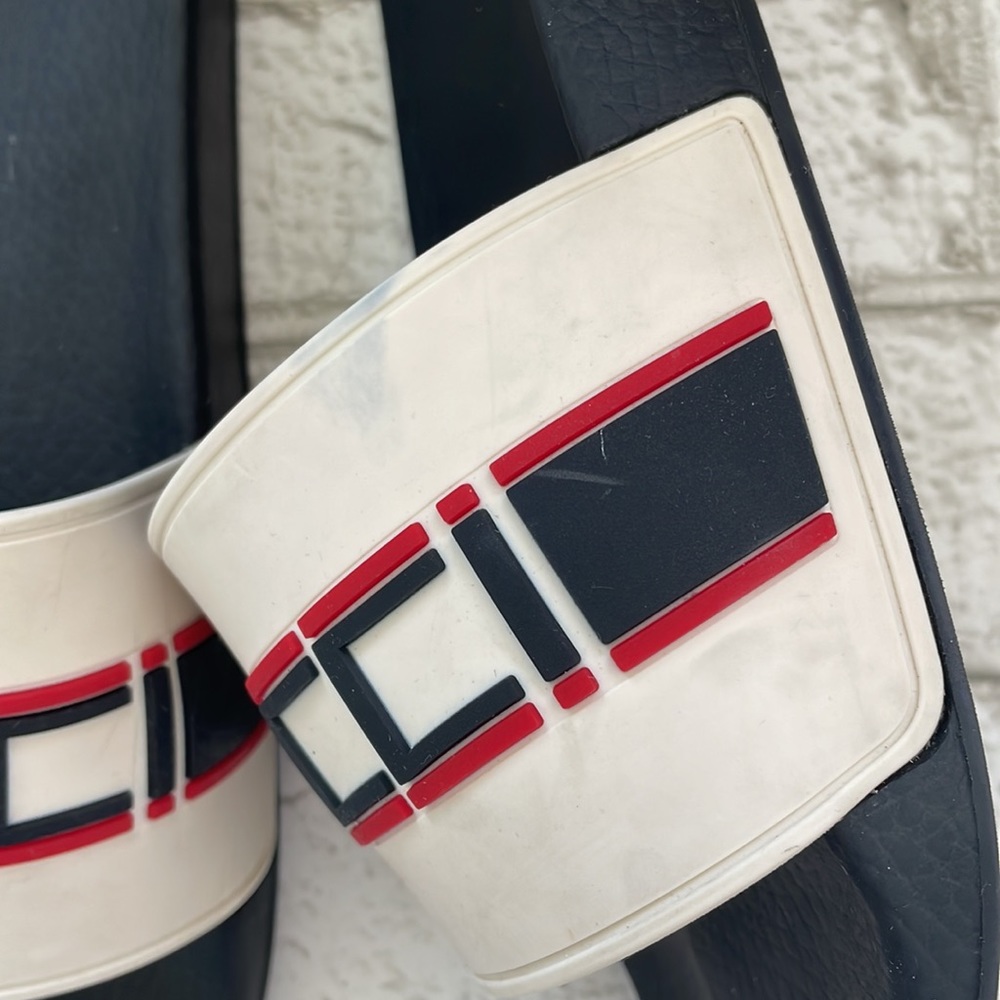 Gucci Pool Sides - Picture 5 of 13
